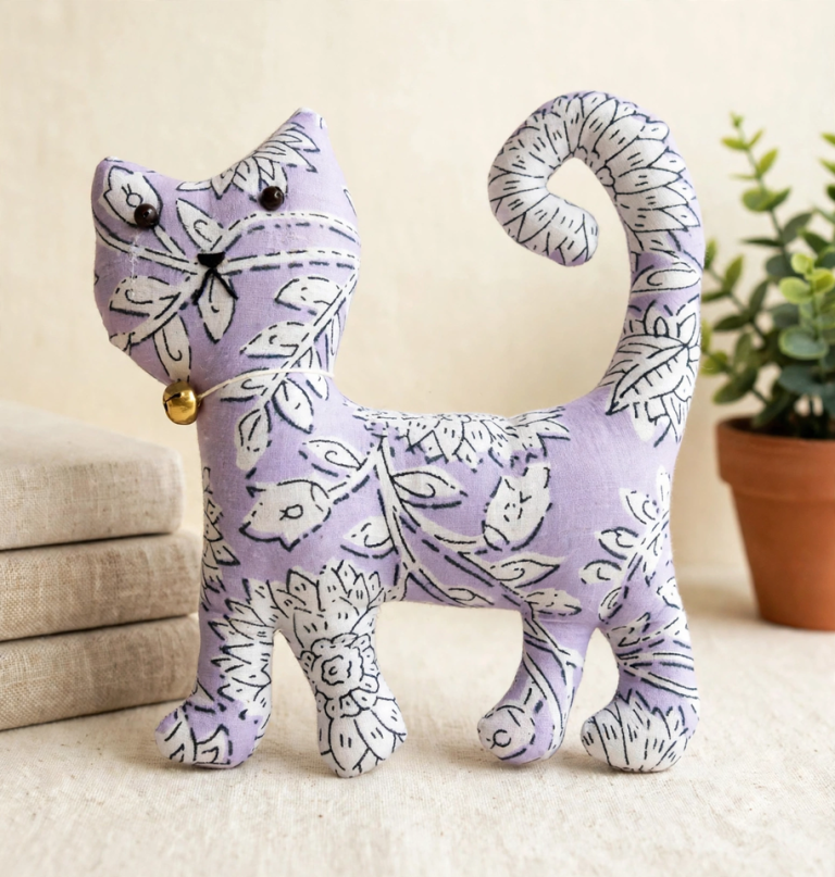 lavender_cat_left_914x960