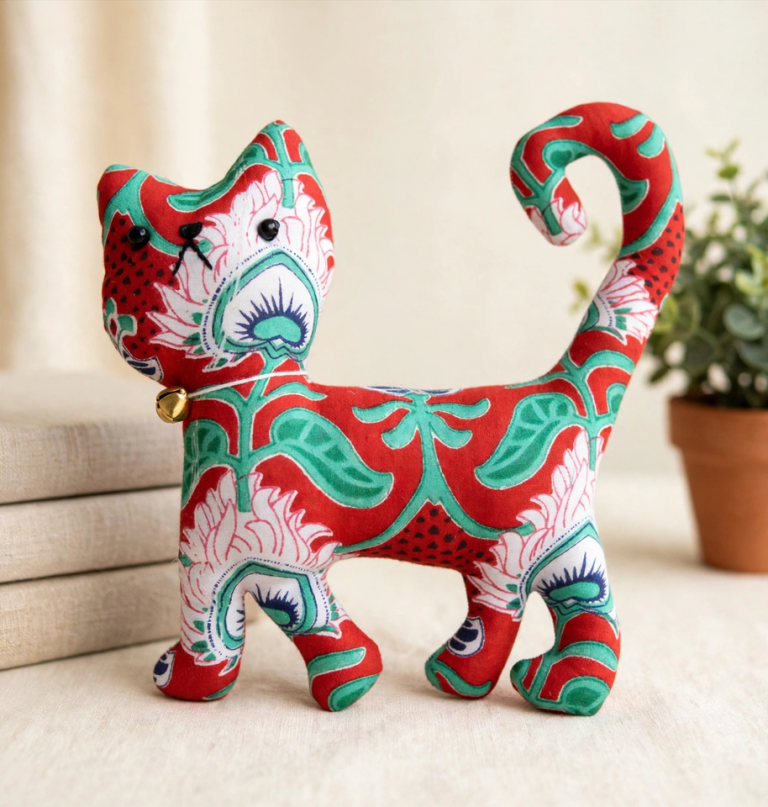 red_cat_front_914x960